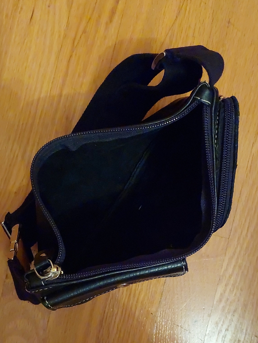 Bundle Roots Canada Crossbody Purses and Belt Bag - Picture 14 of 16